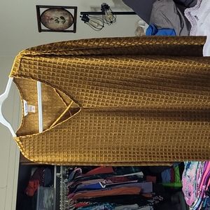 Gold Nygard blouse with 3/4 length sleeve - 2xl
